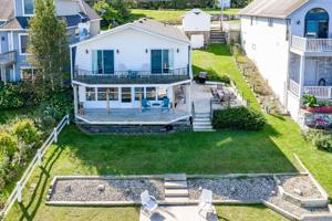 1022 S Clear Lake