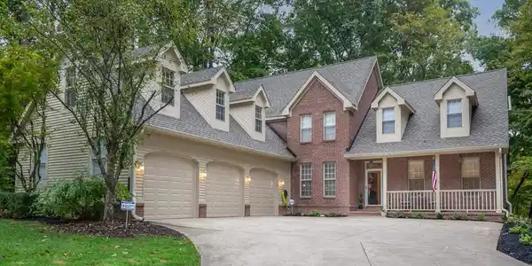 2825 E Pointe Cove