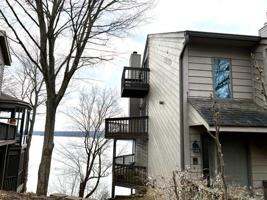 1822 E Waters Edge