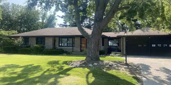 1702 Ewing