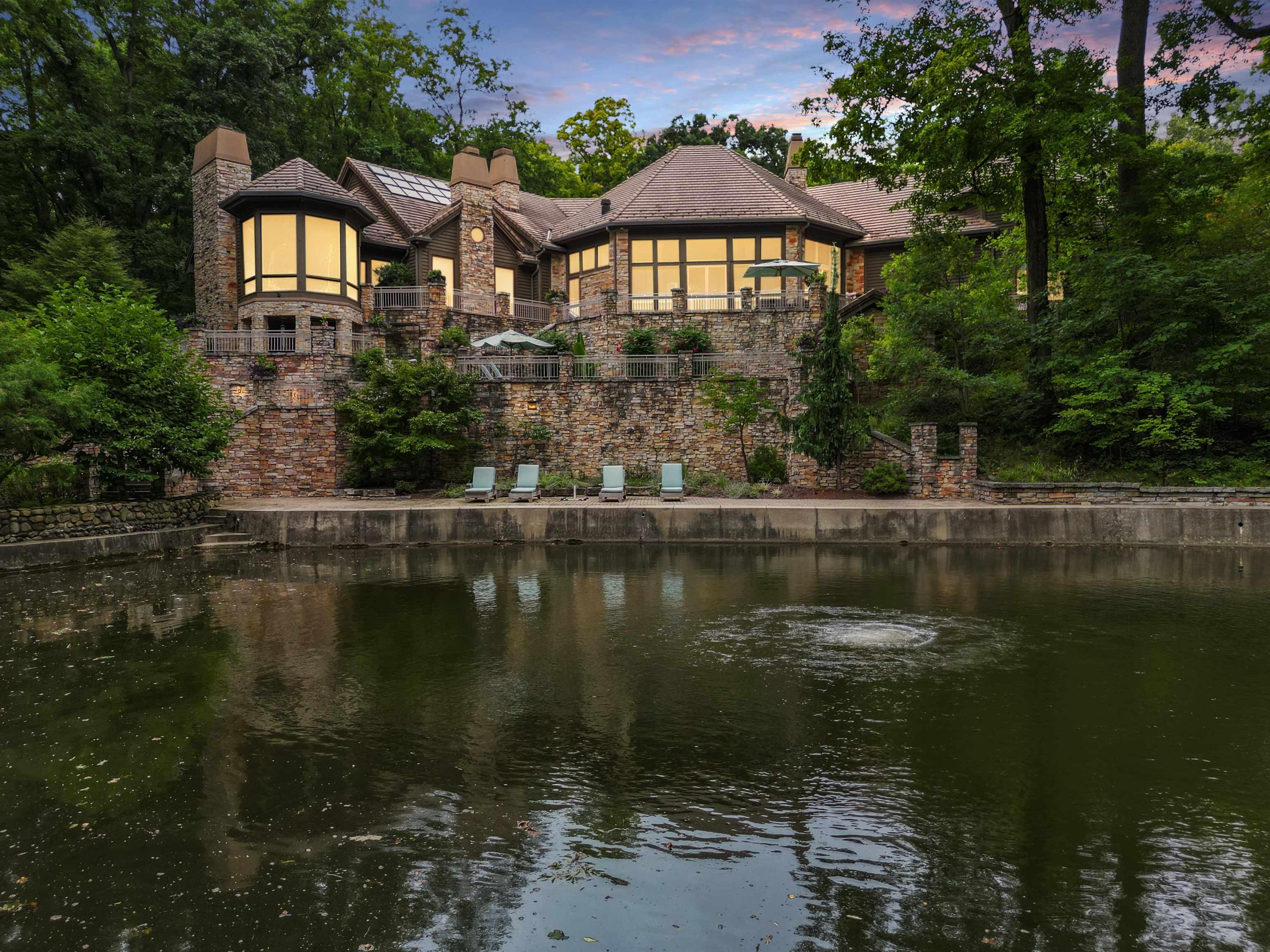 Image 3: Luxury Home w Access to Lake Tippecanoe