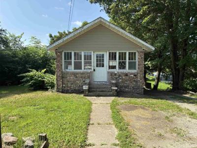 453 E Washington