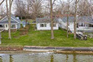3571 Lakeshore