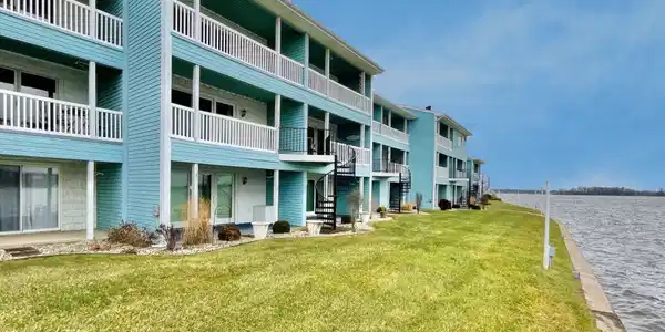 1725 Colonial #20