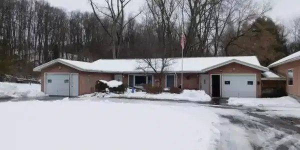 106 W MALLORYVILLE RD