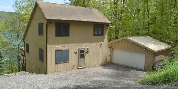 18 Ridings Drive