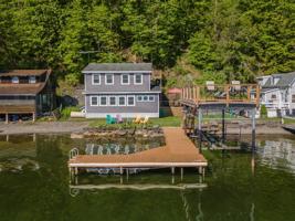 8375 Holton Beach