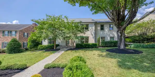 413 Boxwood Square