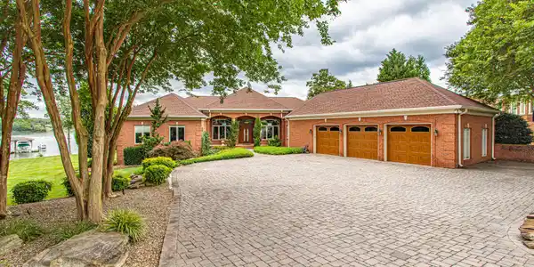 525 Conkinnon Drive