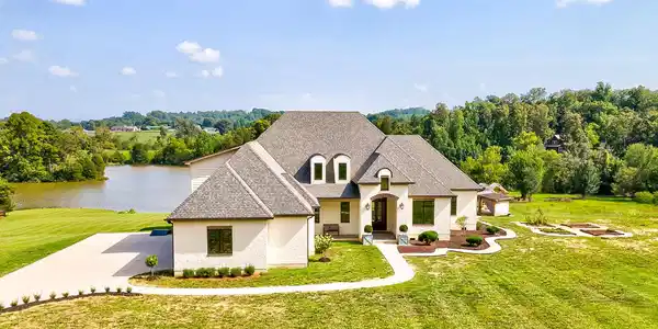 3062 Devault Rd
