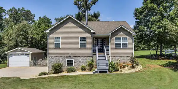 184 Lakehaven Circle