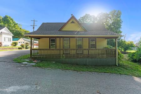 315 Adkins St
