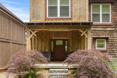 602 Round Lake Circle