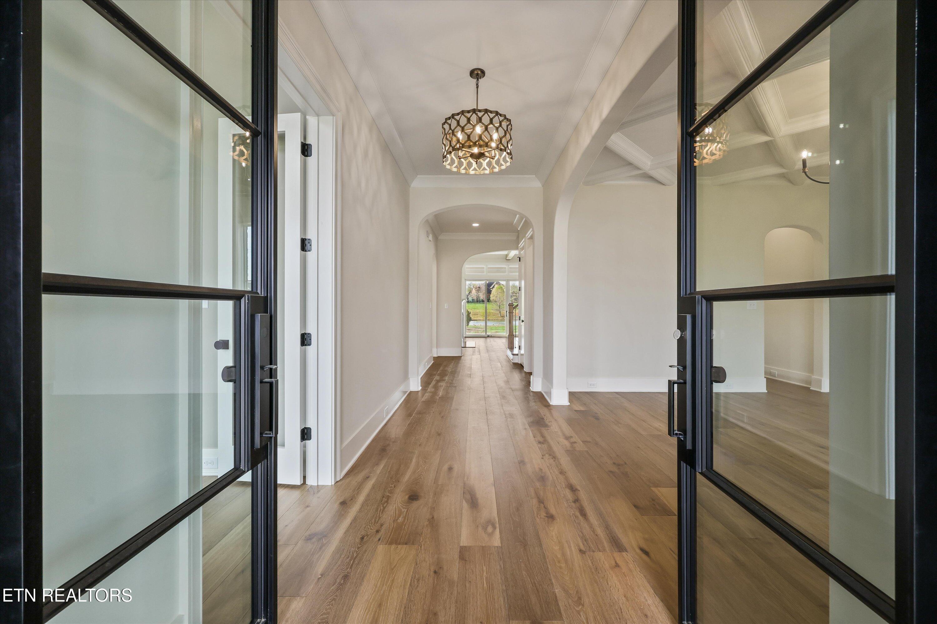 Image 4: Front Entrance