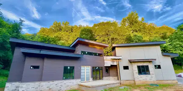 2055 River Oaks Drive