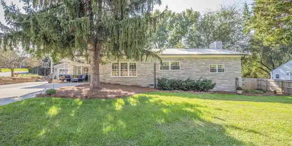 905 Olive Rd