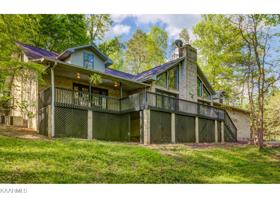 2205 Everett Rd