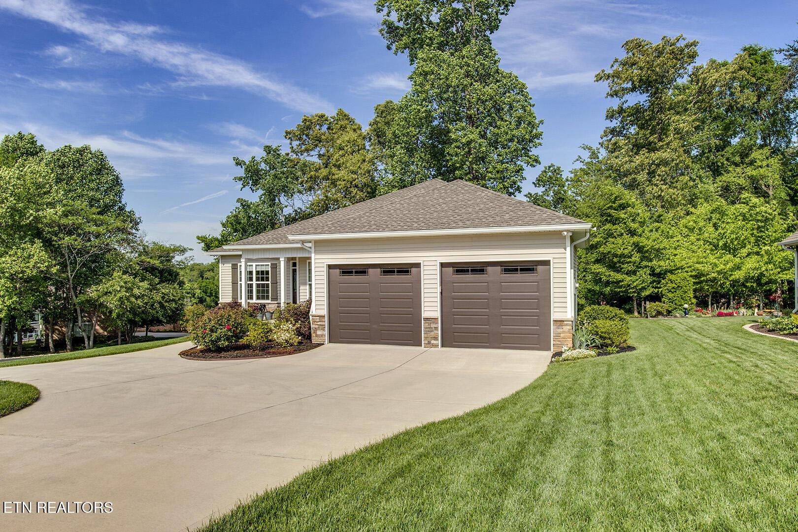 Image 3: 03_137 Oohleeno Way_FrontRight