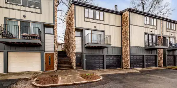 1916 Cherokee Bluff Drive