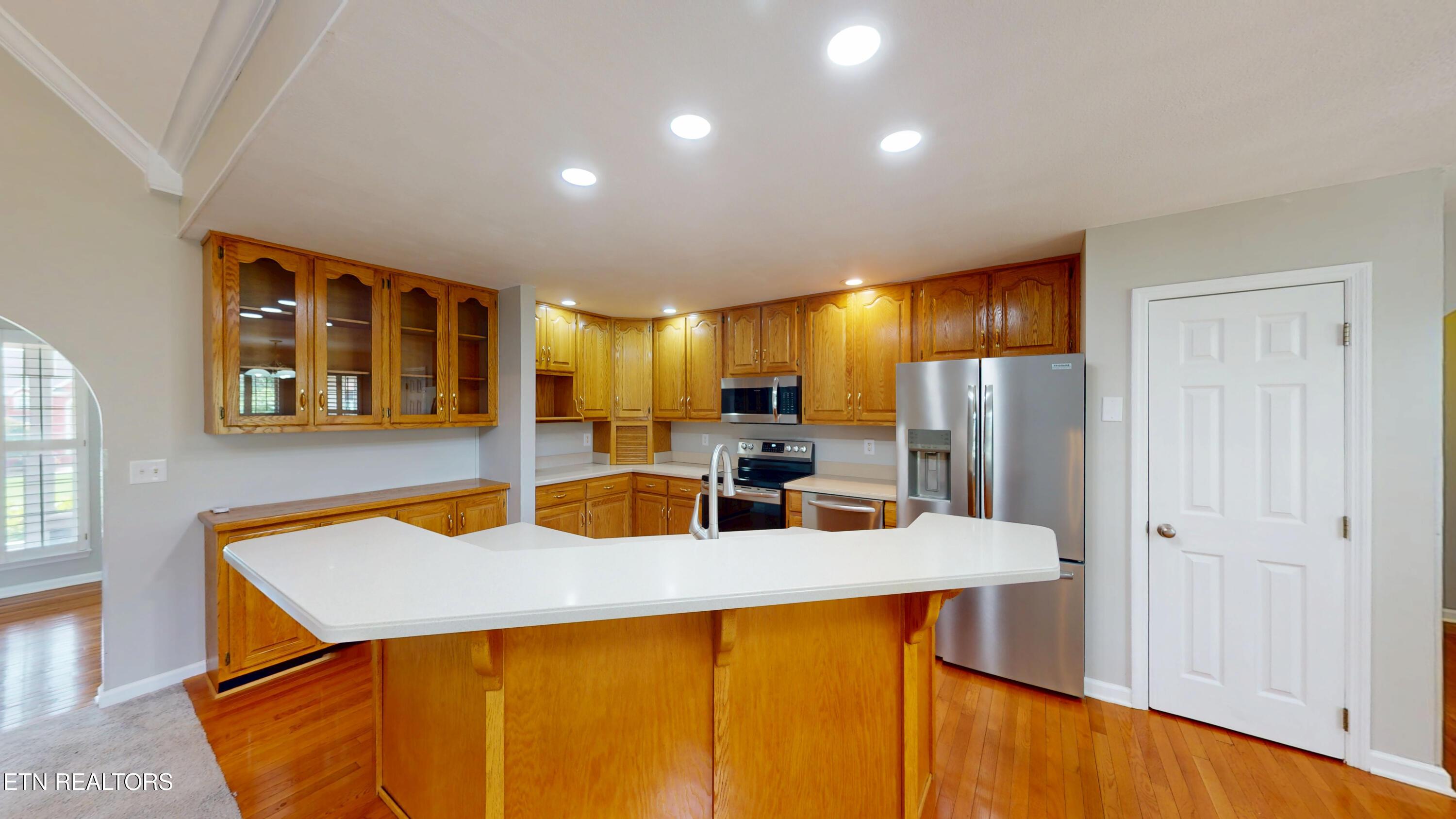 Image 3: 3-Kitchen 1