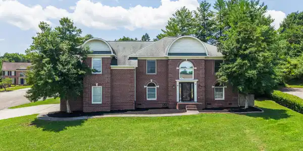 1811 Swinford Court