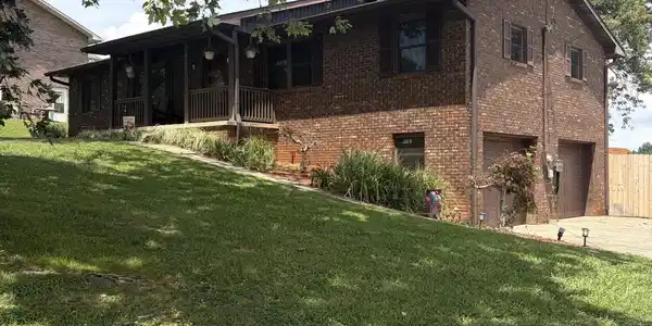 3635 Lakeside Drive