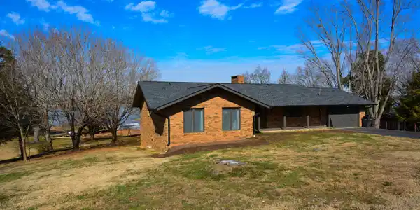 1109 Leona Drive