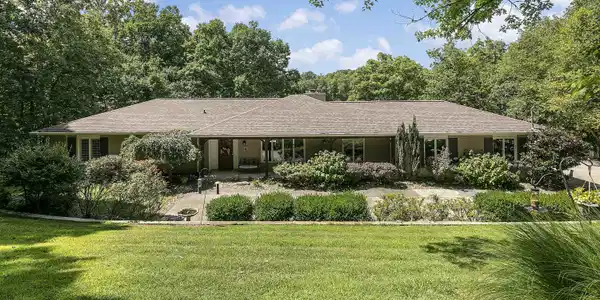 716 Twin Coves Drive