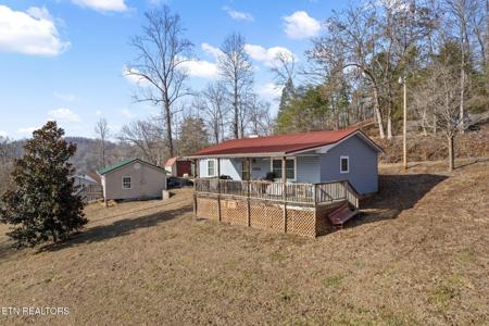 611 Flat Hollow Marina Rd