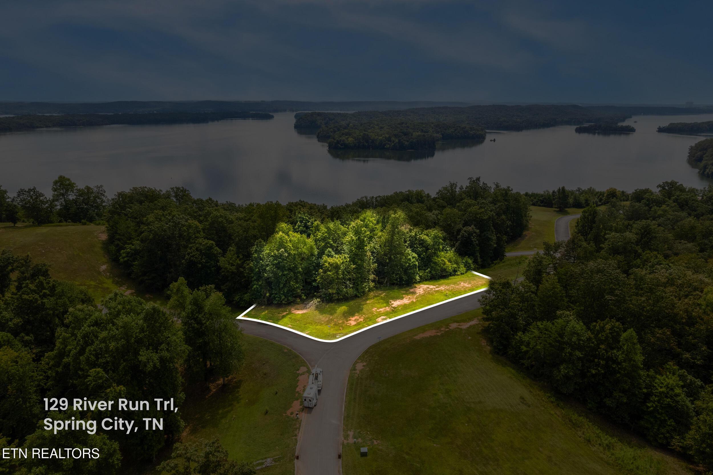Image 2: 129 River Run Trail