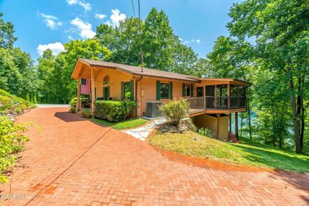 1137 Lakeview Drive
