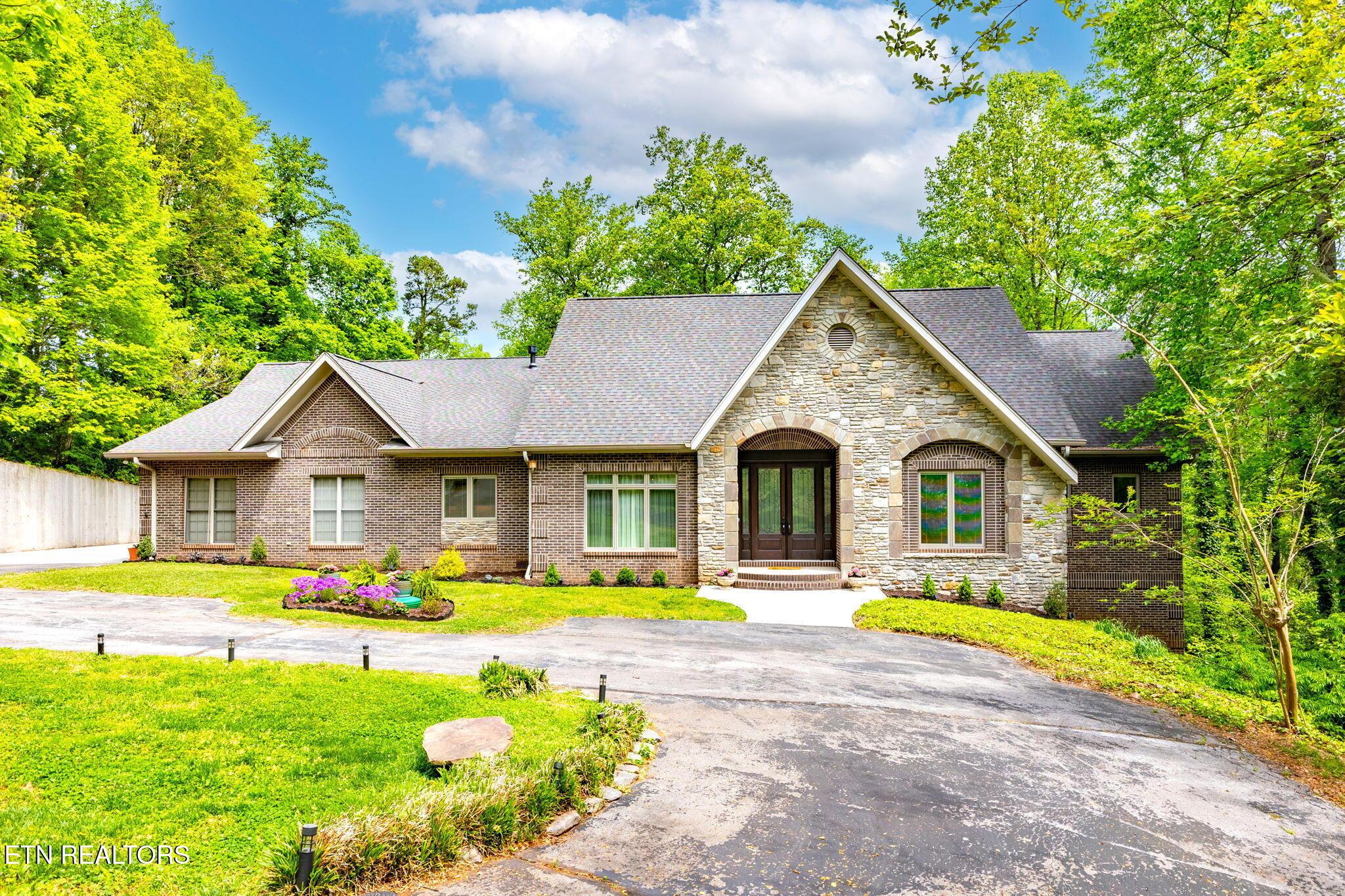 Image 2: 175-web-or-mls-3F1A4328-HDR-2