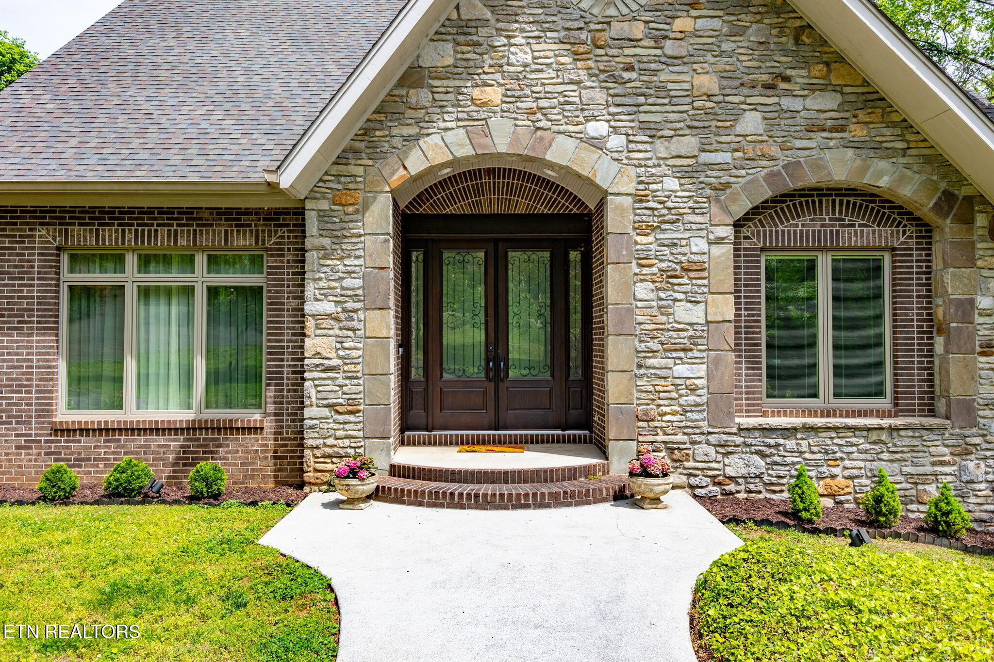 Image 4: 22-web-or-mls-3F1A4337-HDR
