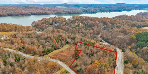 Image 3: 19-web-or-mls-Lot Lines - Emerald Pointe