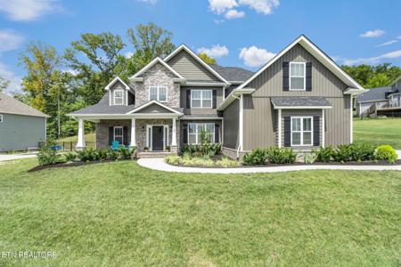 102 Mistletoeberry Rd