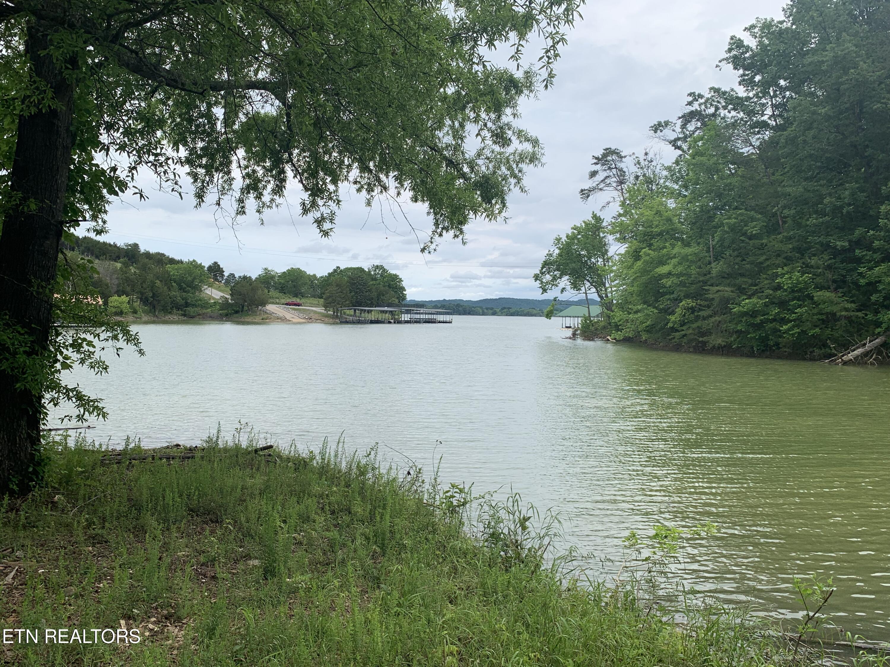 1290 Deerwood Drive, Dandridge, TN lhrmls01433680