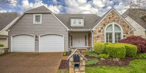 2211 Breakwater Drive