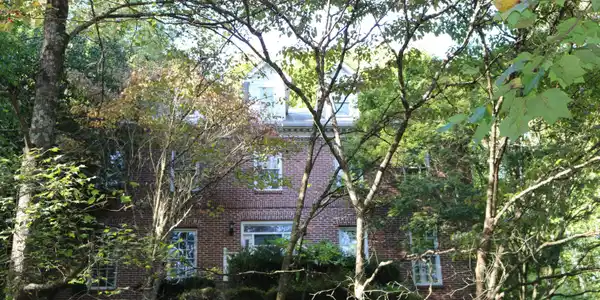 5609 Meadow Glen Drive