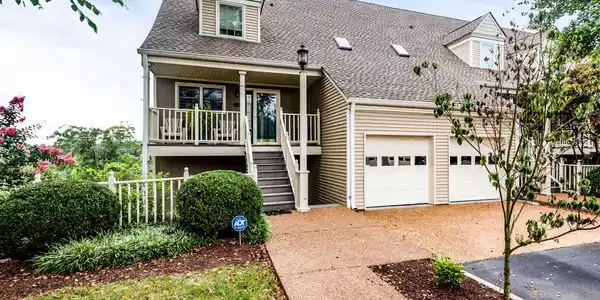 512 Riverfront Way