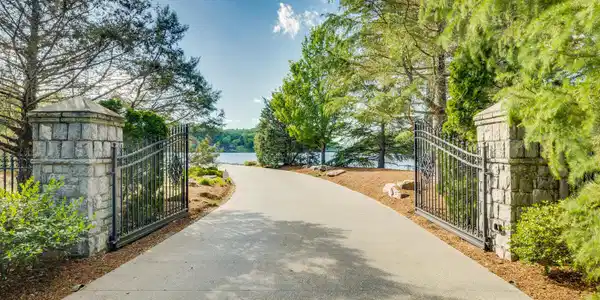 3825 Island Path