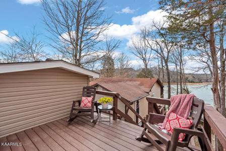 935 Flat Hollow Marina Rd