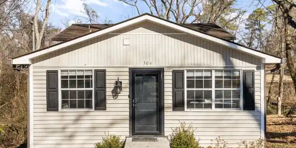 306 SW Kingston Court