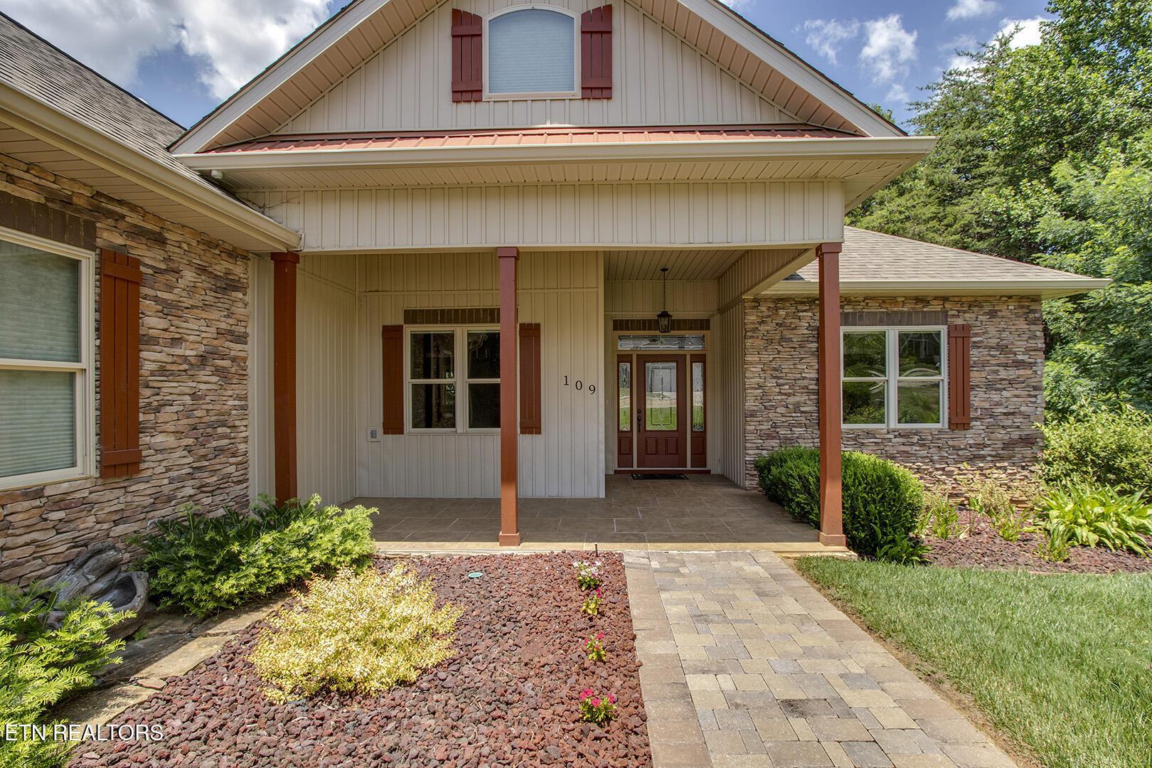 Image 3: 03_GadoWay_109_FrontPorch
