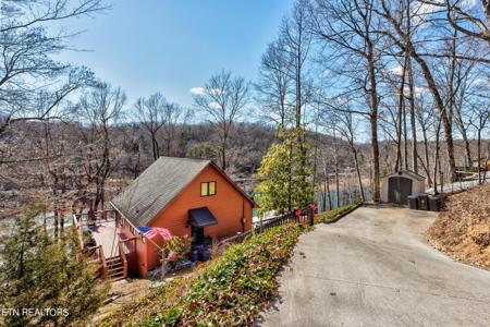 282 Harbor Lane