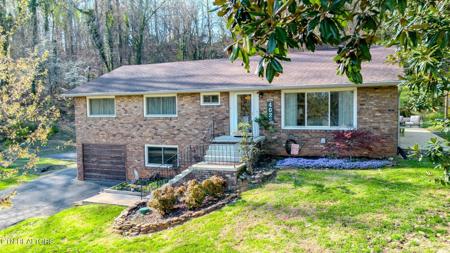 402 Bluff Rd