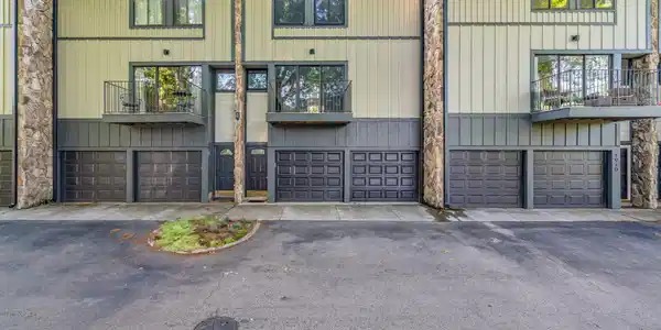 1972 Cherokee Bluff Drive