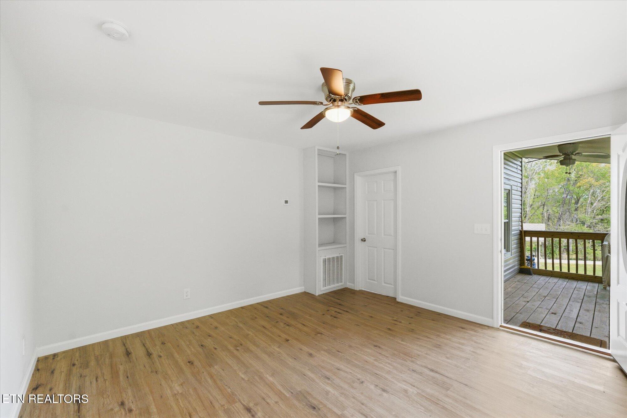 Image 3: Living Room