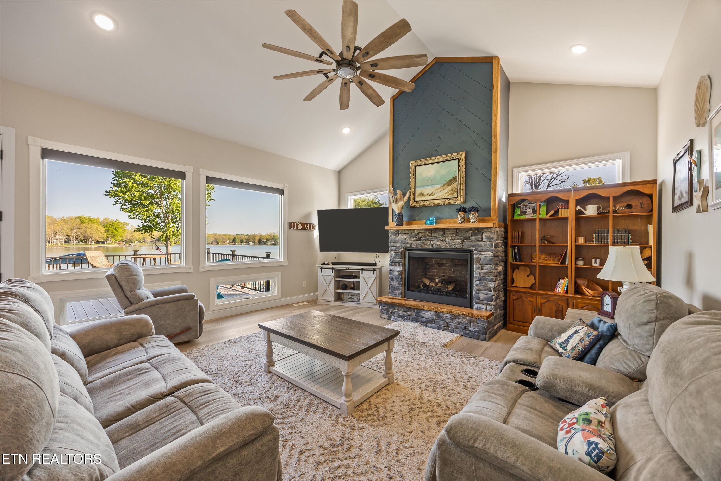 Image 4: 08-1118 Hileah Dr14