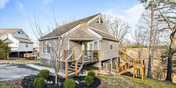 602 Wedgewood Lane