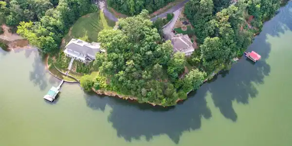 1147 Lakefront Pl.